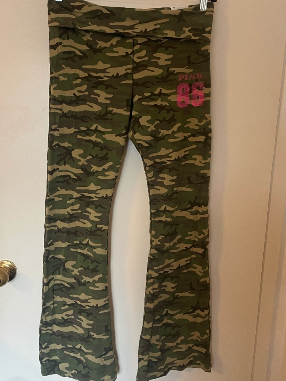 PINK/VICTORIA'S SECRET CAMO LEGGINGS
